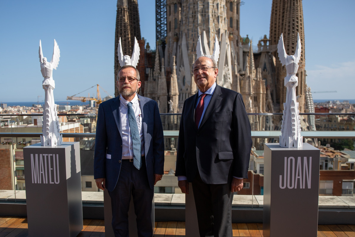 El arquitecto director de las obras de la Sagrada Familia y el presidente delegado del complejo, Jordi Faulí y Esteve Camps presentan la evolución de las obras de la basílica