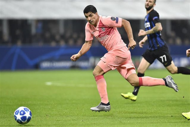 Luis Suárez contra el Milan