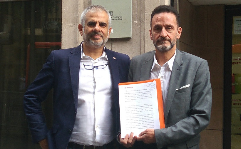 Edmundo Bal y Carlos Carrizosa (Cs) con la denuncia contra Torra presentada en la Fiscalía del TSJC
