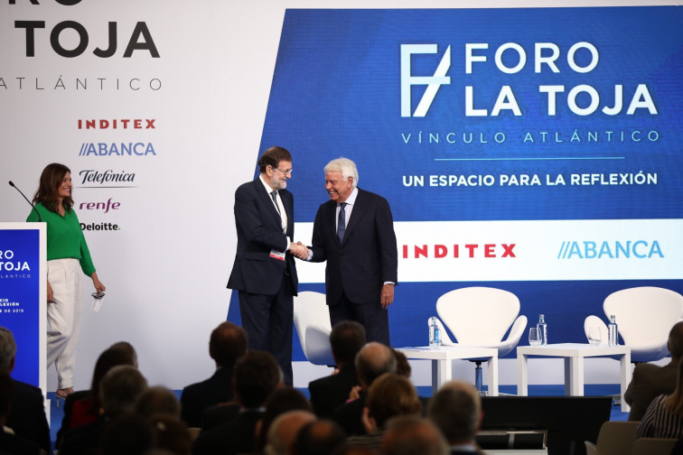 Rajoy y González apuntan a una entente entre PP y PSOE para superar la inestabilidad