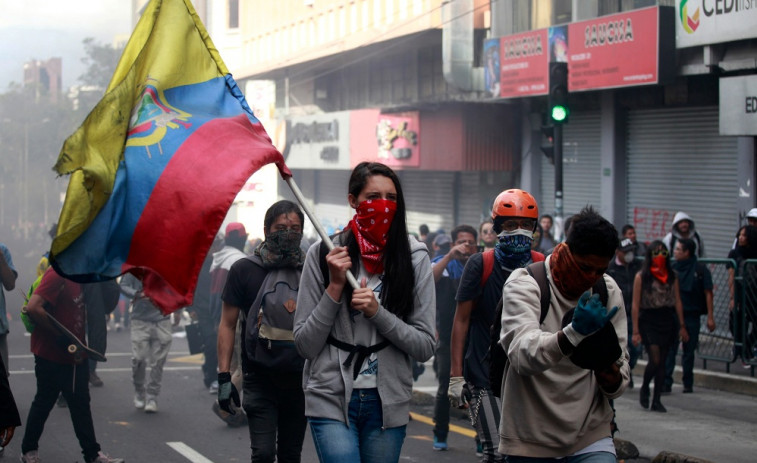 Moreno decreta el toque de queda ante el auge de las protestas en Ecuador
