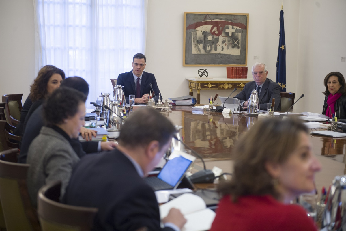 El presidente del Gobierno, Pedro Sánchez, preside el Consejo de Ministros extraordinario