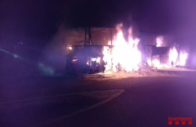 Incendio autocar AP 7