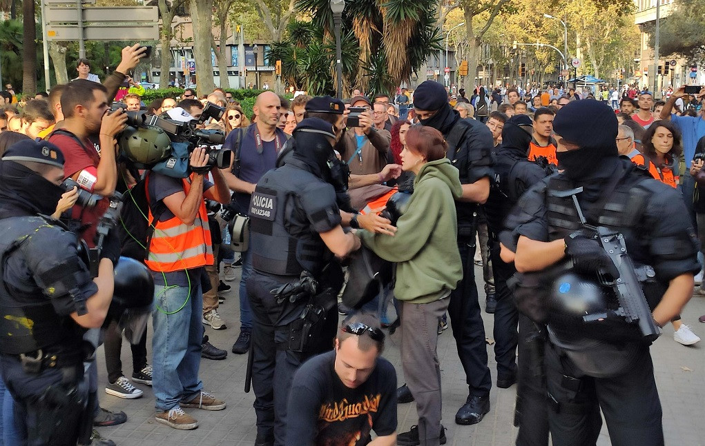 Mossos registran en Urquinaona a quienes acceden al lugar de la concentraciu00f3n
