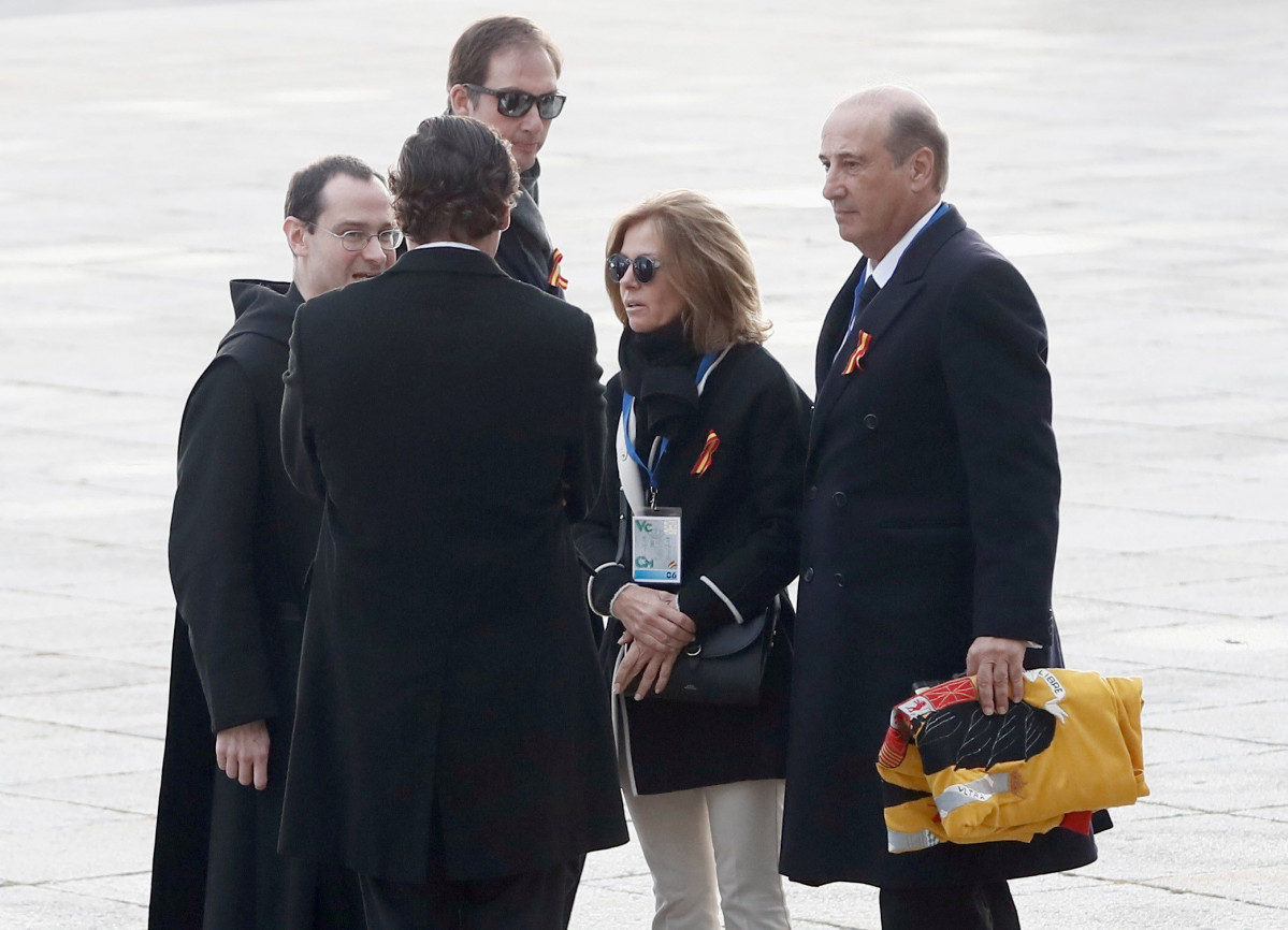 Francis Franco con banderas preconstitucional