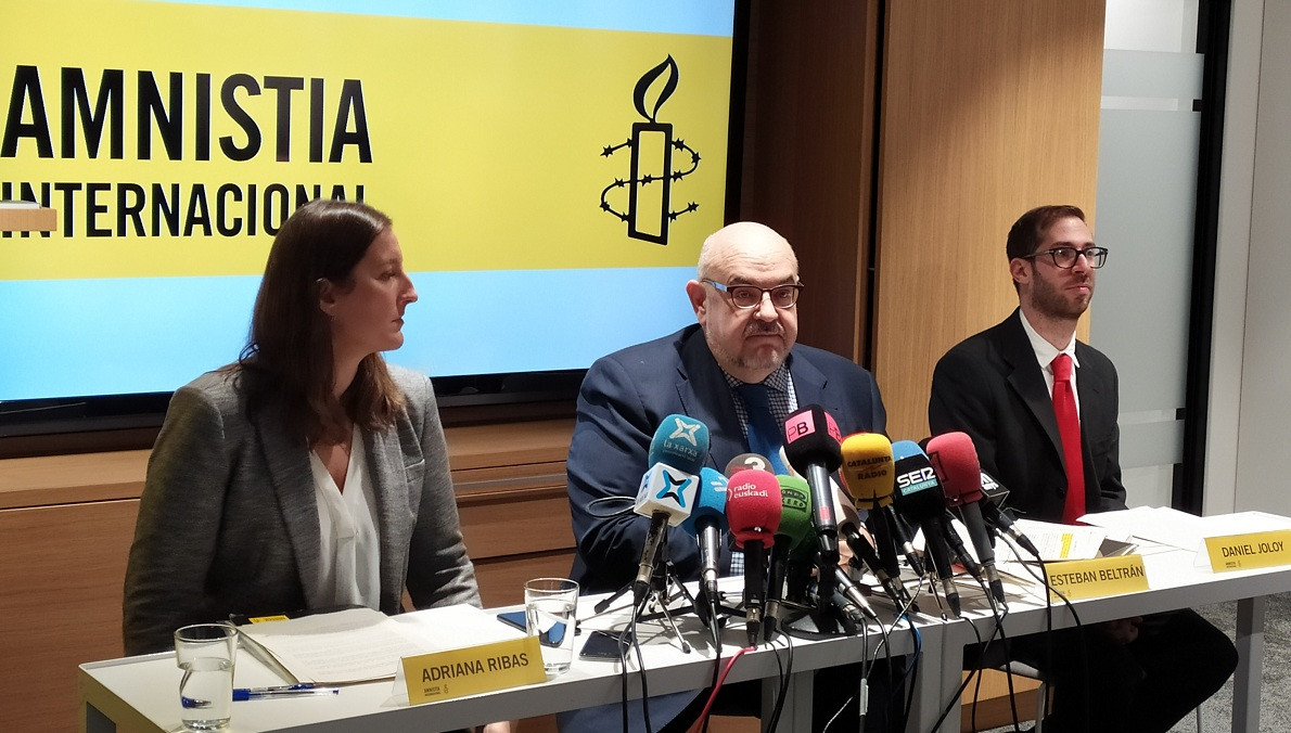 Adela Ribas Esteban Beltran y Daniel Joloy (Amnistía Internacional)
