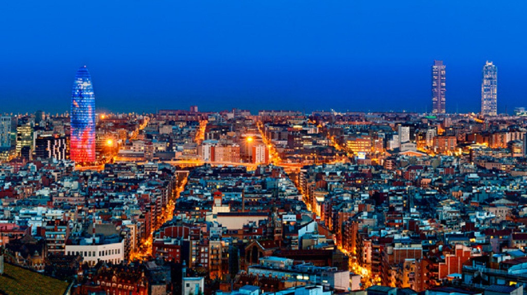Barcelona por la noche, foto nocturna, contaminación lumínica