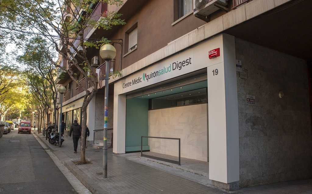 La fachada del nuevo Centro Mu00e9dico Quiru00f3nsalud Digest en Badalona