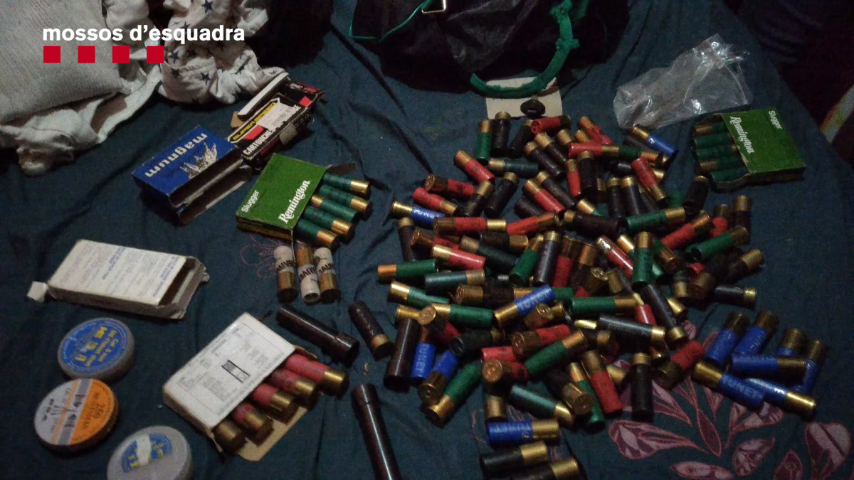 EuropaPress 2595464 Munición incautada en una investigación conjunta de los Mossos d'Esquadra y la Guardia Urbana de L'Hospitalet de Llobregat (Barcelona)