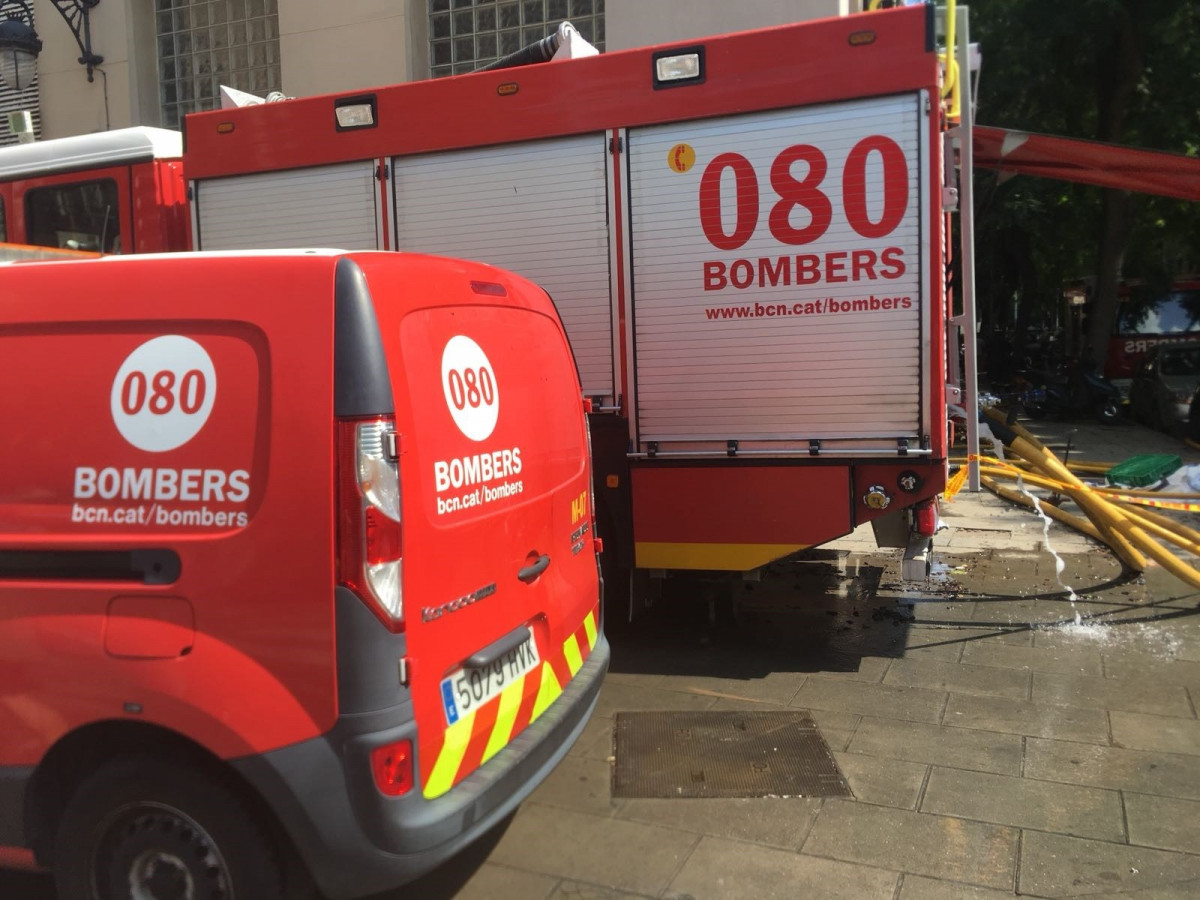 Vehículos de Bomberos de la Generalitat trabajando