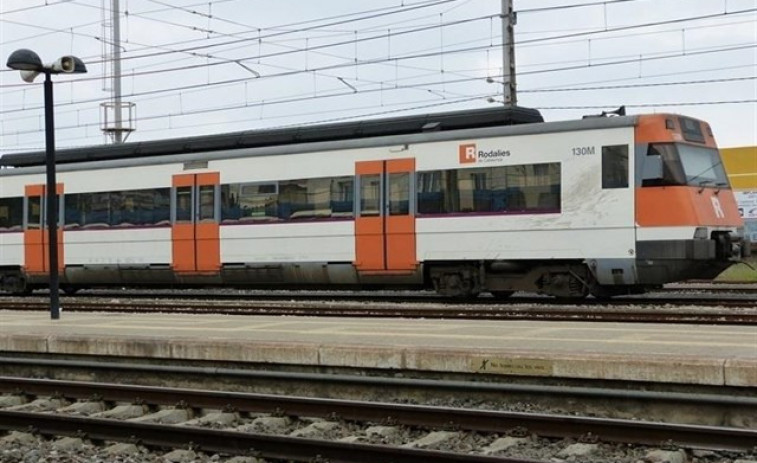 Renfe prepara un ejército de autobuses: 43.500 plazas diarias por carretera para desdoblar la R3