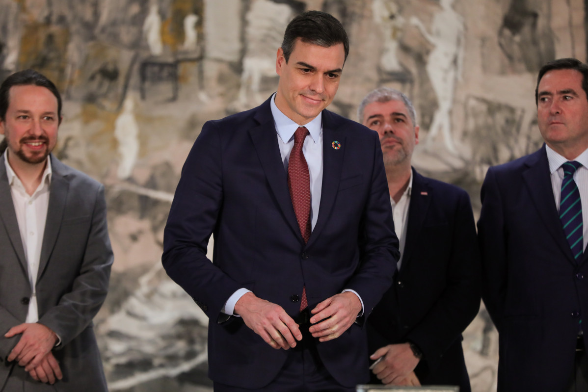 Pedro Sánchez (firma pacto SMI)