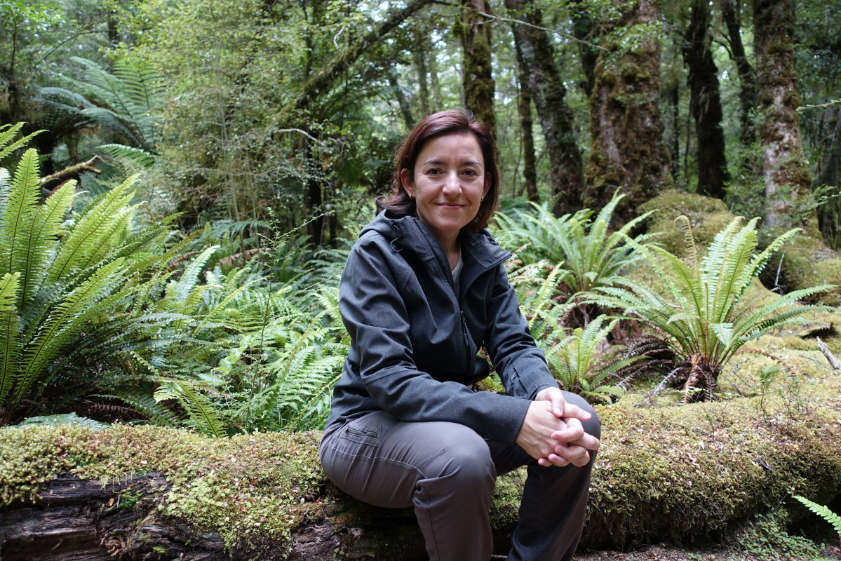 La pateontóloga del Instituto Universitario de Ciencias Ambientales de Aragón, Laia Alegret, en Nueva Zelanda