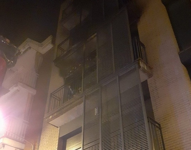Incendio en un edificio de cuatro plantas en Girona