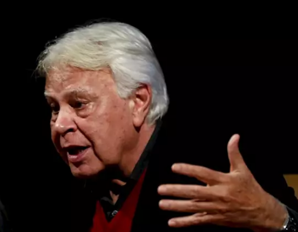 Felipe Gonzu00e1lez en la presentaciu00f3n de su Fundaciu00f3n