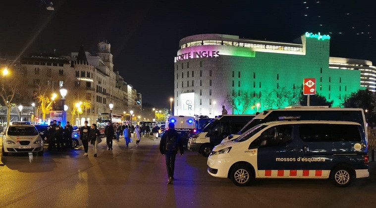 Operación policial en la plaza Catalunya