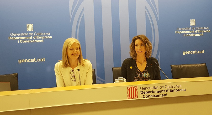 La directora general de Industria Matilde Villarroya y la consellera u00c0ngels Chacu00f3n