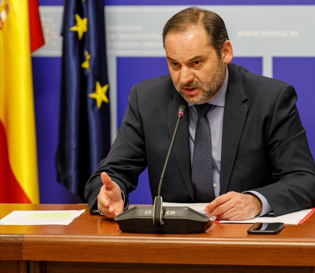 Ábalos afirma que el descenso de movilidad refleja que la paralización de actividades está dando resultados