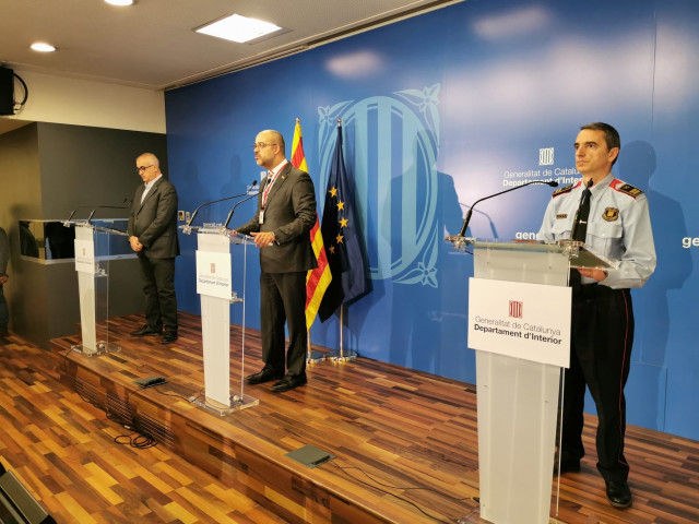 El conseller de Interior, Miquel Buch; el director del Servei Català de Trànsit, Juli Gendrau, y el comisario general de los Mossos d'Esquadra Joan Carles Molinero.