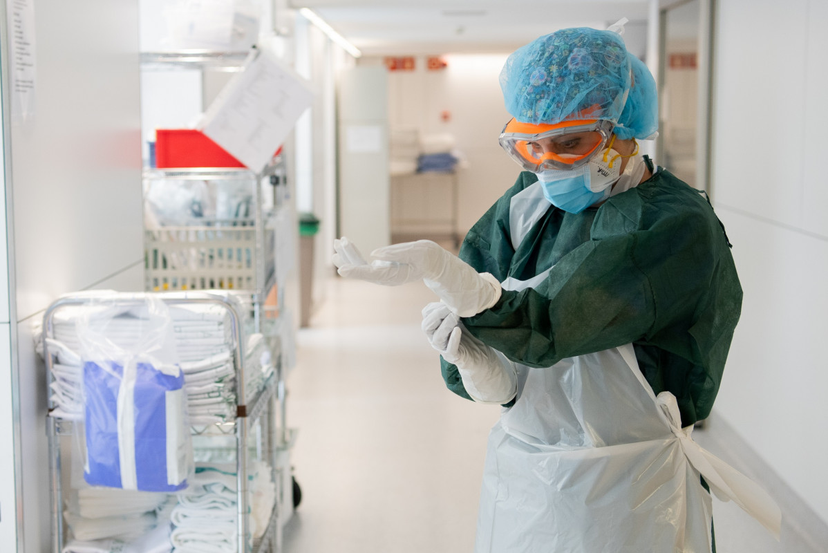 Atención a los casos con el Covid-19 en el Hospital Clínic. UCI de atención a los pacientes con coronavirus.