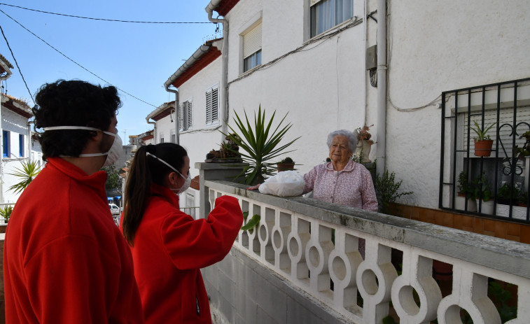 Creu Roja y La Caixa se alían para ayudar a personas mayores en el confinamiento