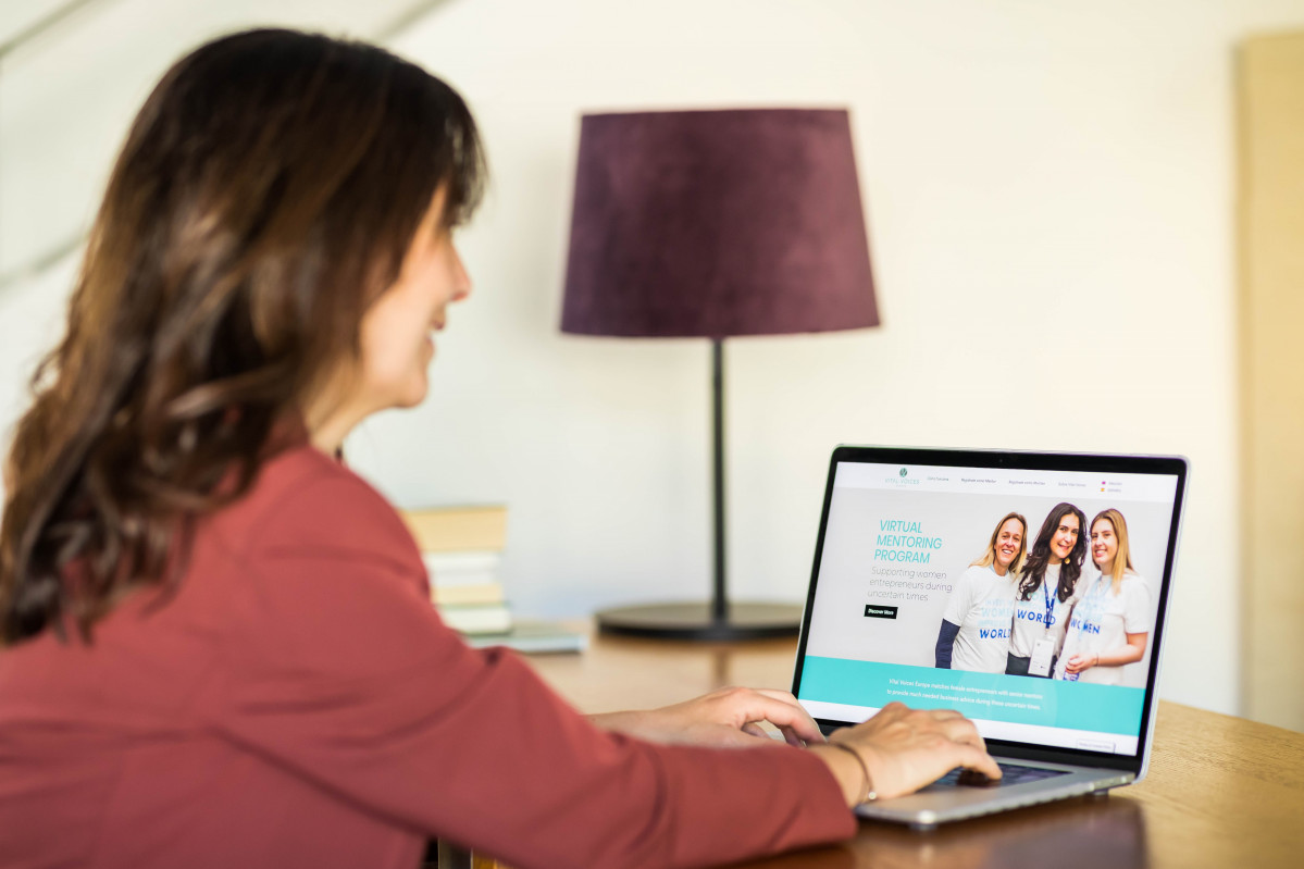 CaixaBank y Vital Voices impulsan 'mentoring virtual' de ayuda a emprendedoras
