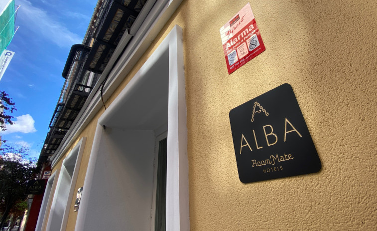 Madrid achaca a un error el misterioso contrato con Room Mate por acoger a ancianos