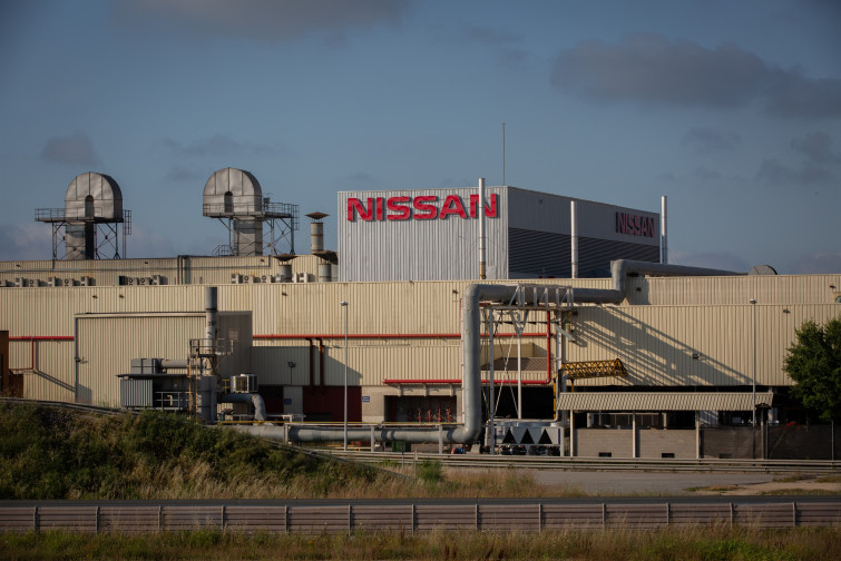 Los trabajadores de Nissan Barcelona se manifiestan ante la fábrica de Los Corrales de Buelna