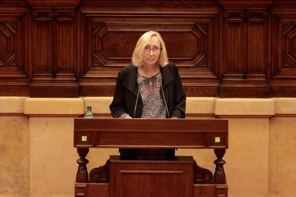 La diputada del PSC Assumpta Escarp durant el ple del Parlament del 4 de juny del 2020