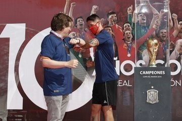 EuropaPress 3231363 jose luis martinez almeida fernando torres junto copa mundo madrid