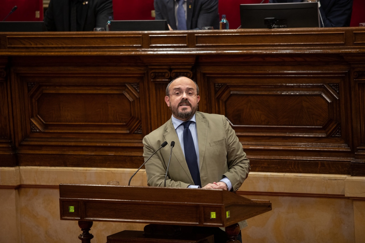 El líder del PP català, Alejandro Fernández, en la seva intervenció en el ple del Parlament del 27 de gener de 2020.