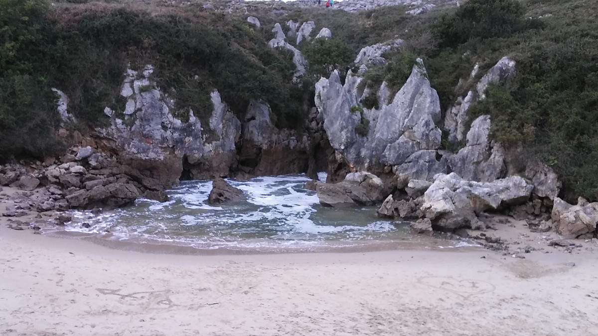 Playa de Gulpiyuri