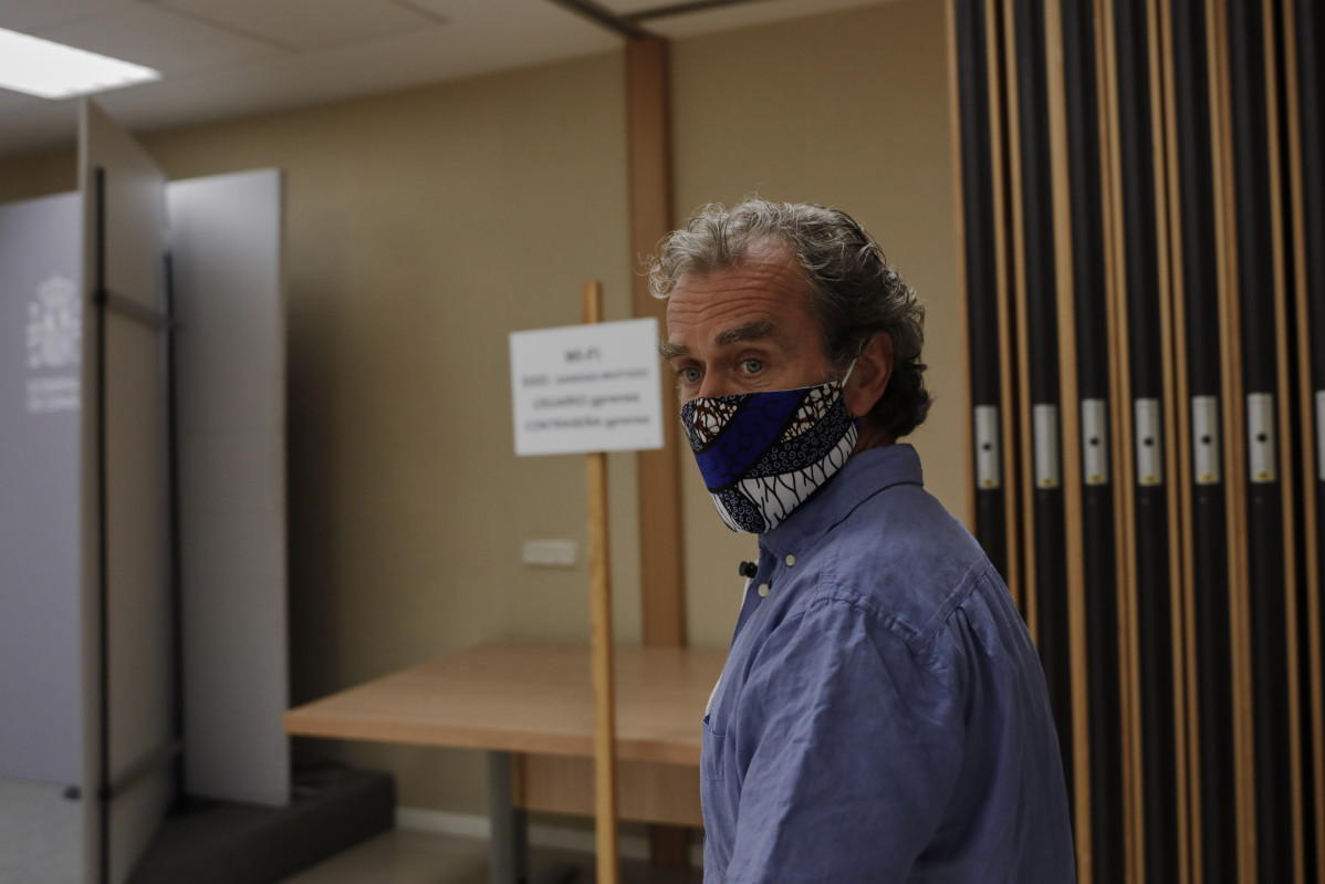 El director del Centro de Coordinación de Alertas y Emergencias Sanitarias, Fernando Simón, a su llegada para ofrecer una rueda de prensa para informar de la evolución de la COVID-19, en la Sede de