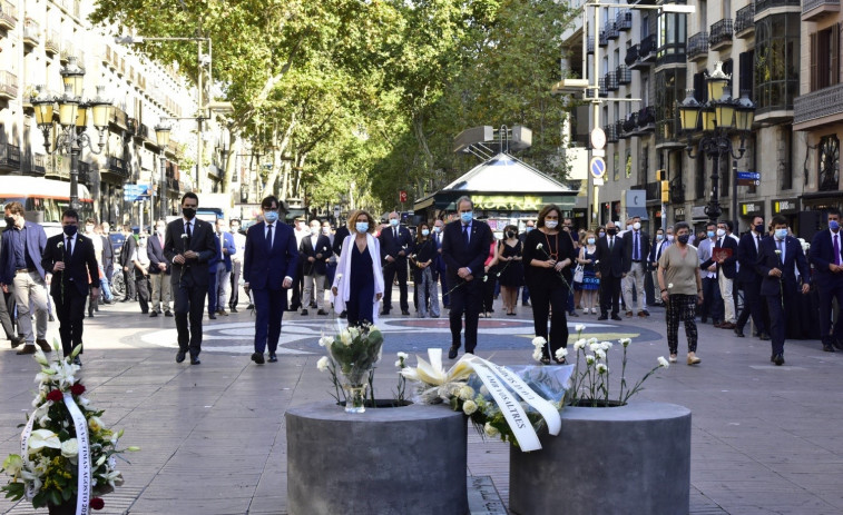​Torra, Colau e Illa presiden el acto de homenaje a las víctimas de los atentados terroristas del 17-A