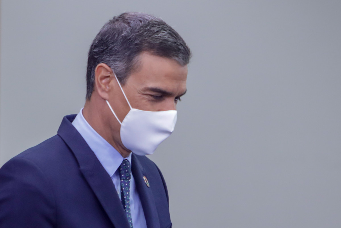 El presidente del Gobierno, Pedro Sánchez, a su llegada para ofrecer una rueda de prensa al término de la primera reunión del Consejo de Ministros en Moncloa tras el periodo estival en la que infor