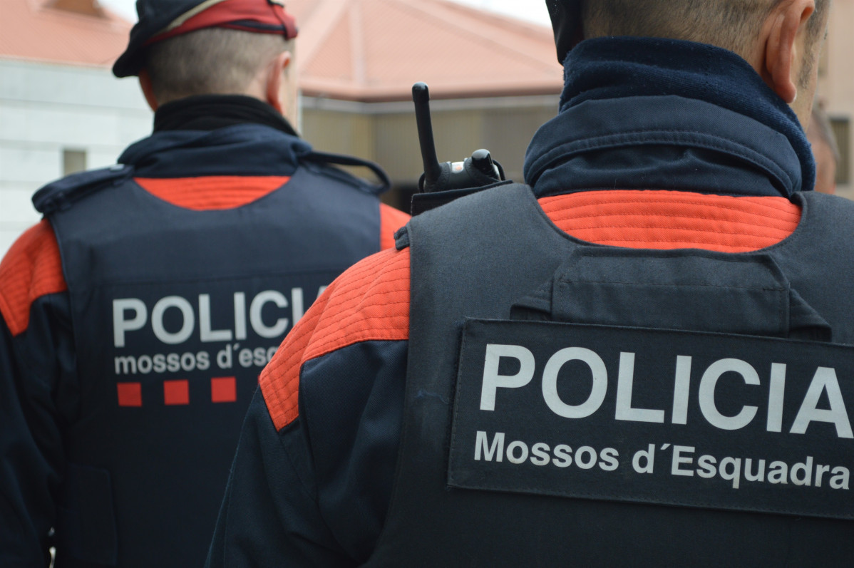 Dos agentes de los Mossos d'Esquadra (Recurs)
