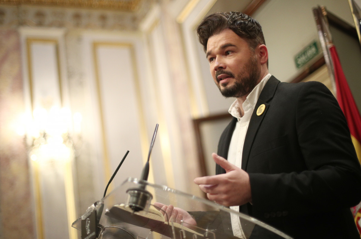 El portaveu adjunt d'Esquerra Republicana (ERC),  Gabriel Rufián,  en una roda de premsa al Congrés dels Diputats