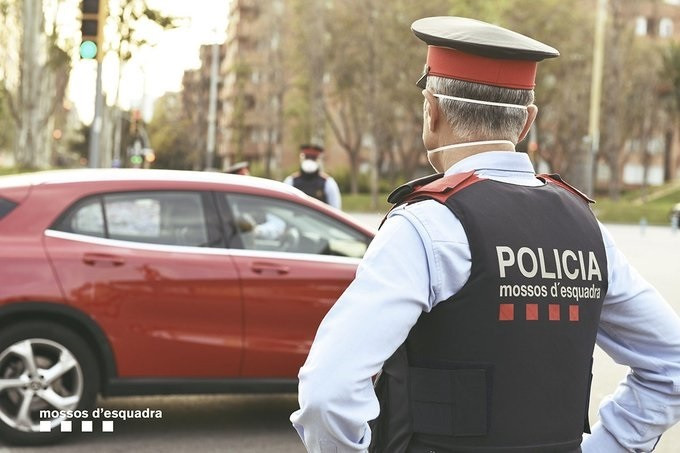 Imagen de recurso de agentes de Mossos d'Esquadra durante la pandemia de coronavirus.