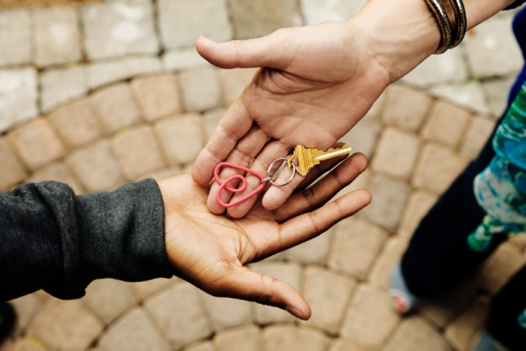 Golpe directo a Airbnb, Consumo elimina 66.000 anuncios ilegales