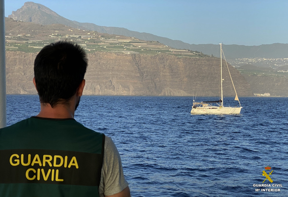 La Guardia Civil intercepta un velero con droga en la ruta africana