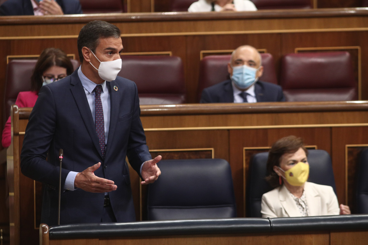 El presidente del Gobierno, Pedro Sánchez, interviene durante la primera sesión de control al Gobierno en el Congreso tras las vacaciones de verano, en Madrid (España). El Gobierno contesta, entre 