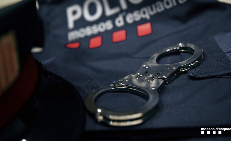 Dos detenidos por vender hachís cerca de un parque infantil en Santa Coloma