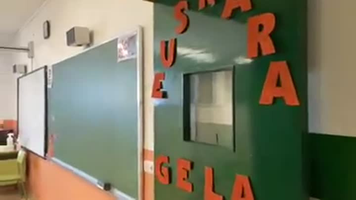 VÍDEO: Una profesora denuncia el uso de mamparas de madera en las aulas del País Vasco