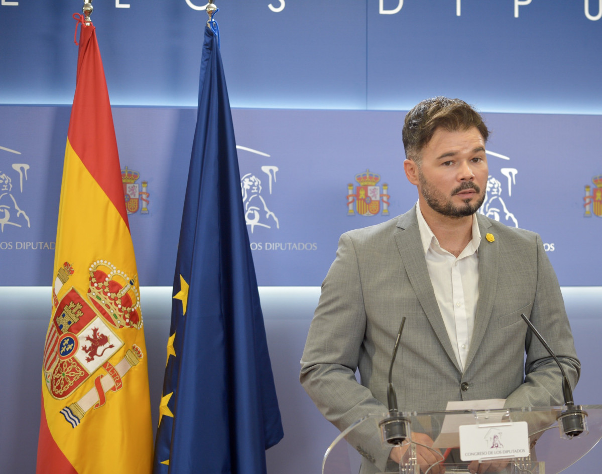 El portavoz de Esquerra Republicana (ERC) en el Congreso de los Diputados, Gabriel Rufián, ofrece una rueda de prensa antes de la celebración de la Junta de Portavoces en la Cámara Baja, en Madrid 