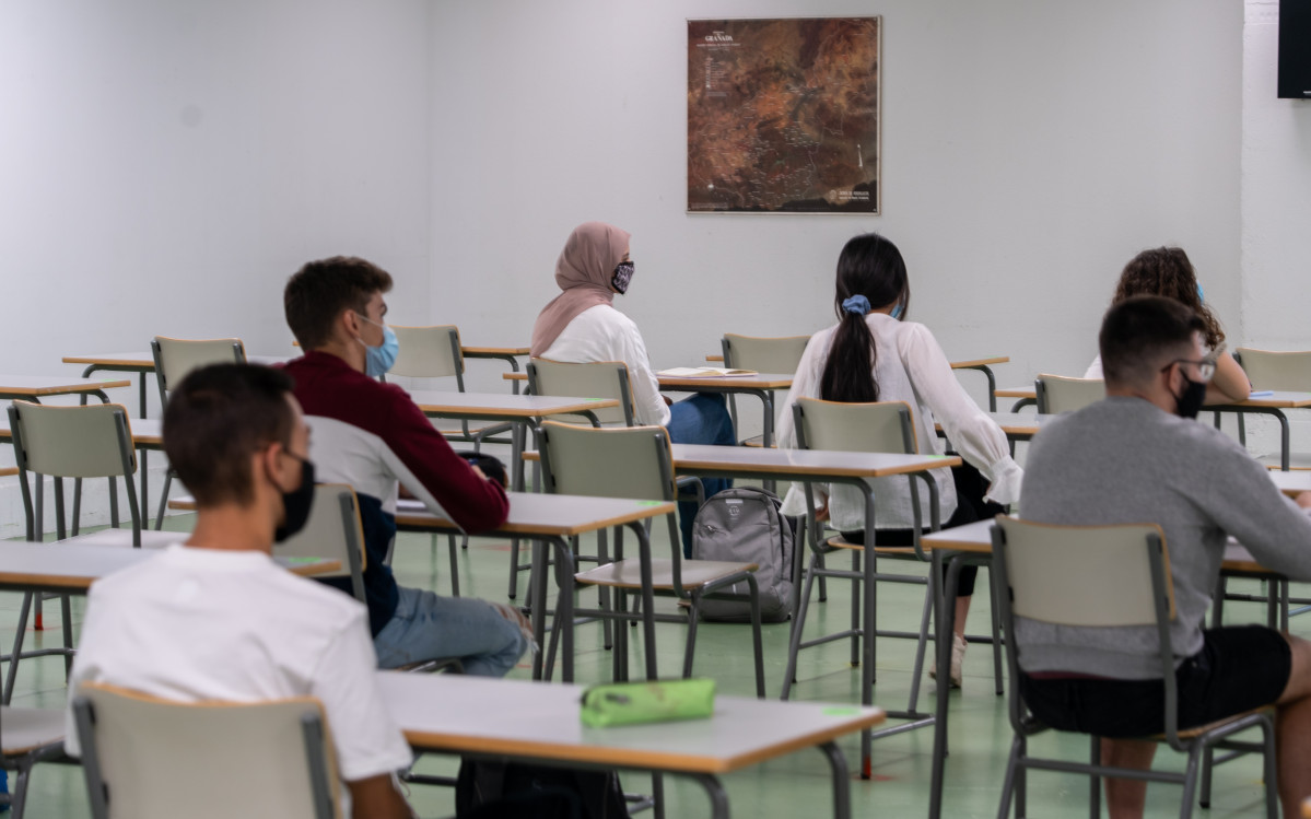 Alumnos del primer curso de la Escuela de Ingenieros de Sevilla en las aulas habilitadas donde se cumple todas las medidas por el Covid-19. Sevilla a 28  de septiembre 2020