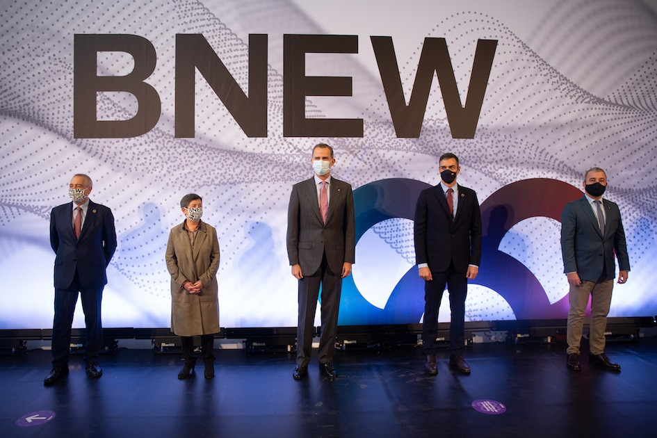 El delegado especial del Estado en el CZFB, Pere Navarro; la delegada del Gobierno en Catalunya, Teresa Cunillera; el Rey Felipe VI; el presidente del Gobierno, Pedro Sánchez, y el primer teniente de