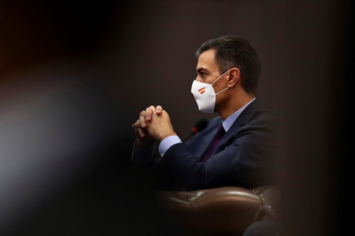 El presidente del Gobierno, Pedro Sánchez, durante su visita oficial, en Argel (Argelia) a 8 de octubre de 2020. Argelia es un país clave para España para el suministro de gas, el control de la inm