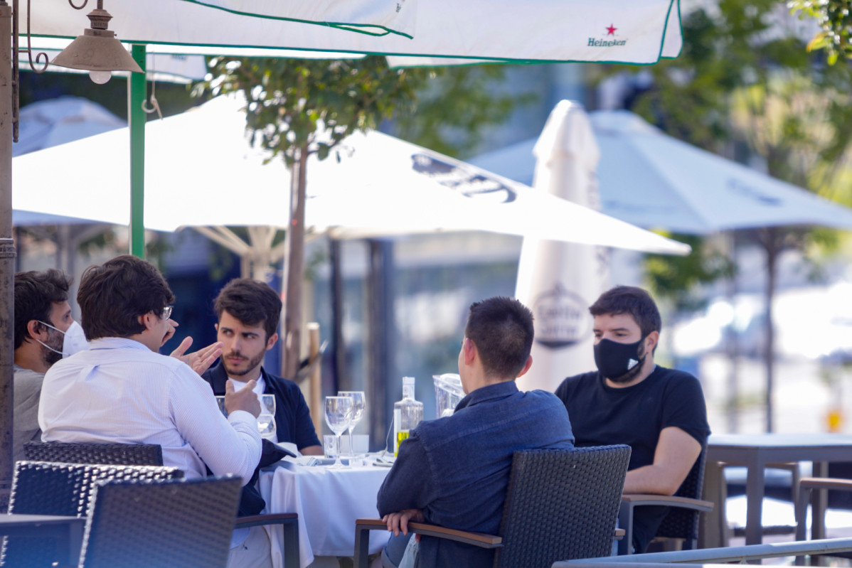 Clients en una terrassa d'un bar, a Madrid (Espanya), a 7 de setembre de 2020.
