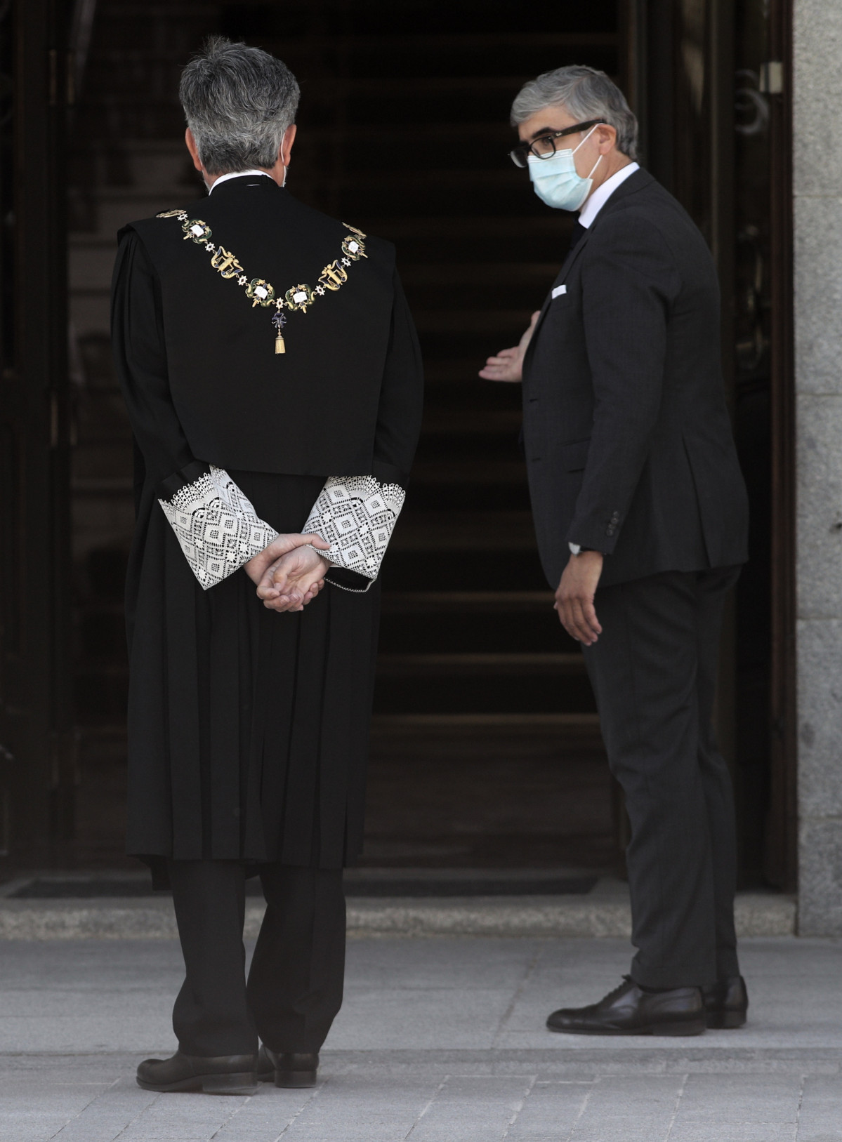 El presidente del Tribunal Supremo y del Consejo General del Poder Judicial (CGPJ), Carlos Lesmes entra al Palacio de Justicia, para asistir al acto de apertura del año judicial 2020/2021, en Madrid 