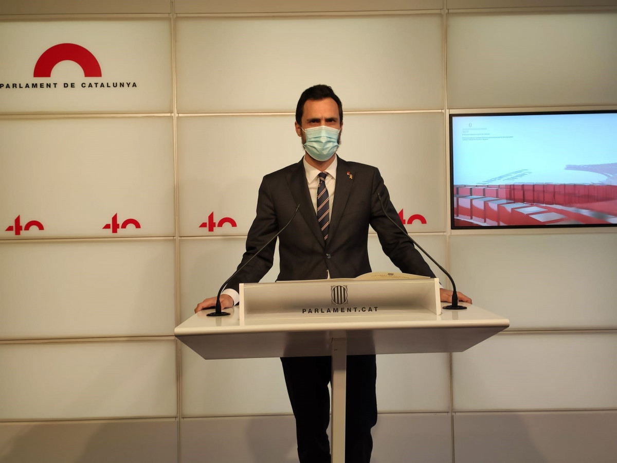 El presidente del Parlament, Roger Torrent, en rueda de prensa.